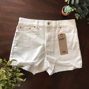 NWT High Rise White Levi’s Shorts